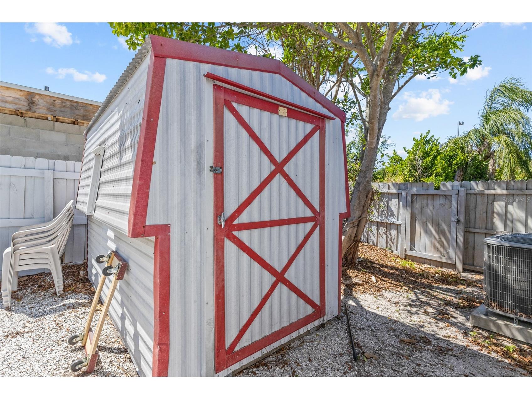 2082 Orchid Street Sarasota FL 34239 A4690466 image33