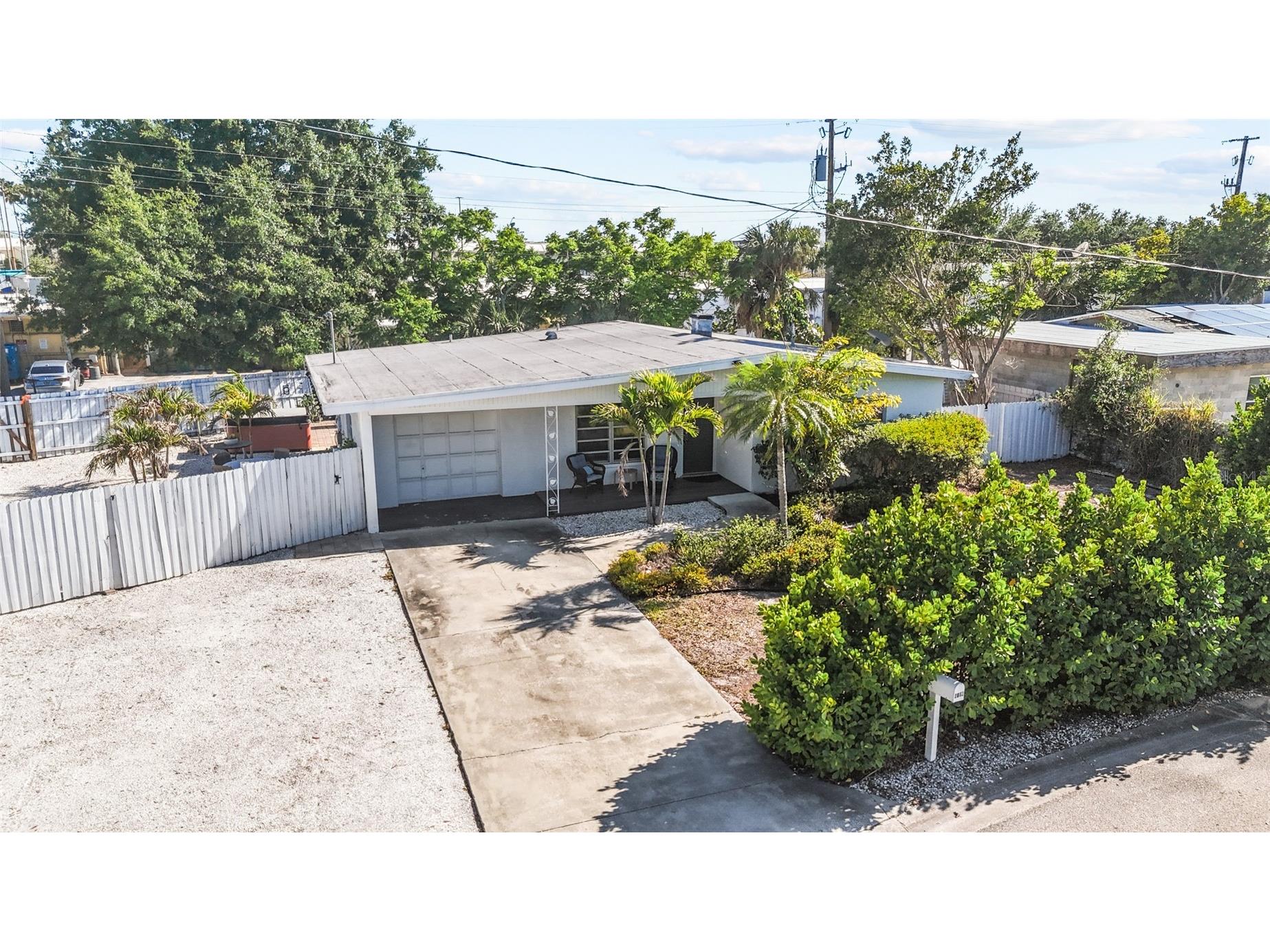 2082 Orchid Street Sarasota FL 34239 A4690466 image36