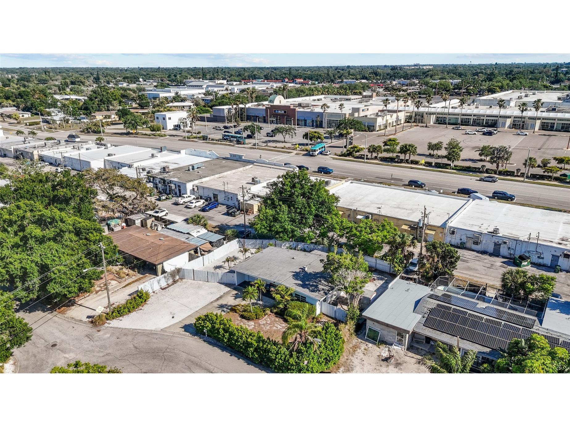 2082 Orchid Street Sarasota FL 34239 A4690466 image38