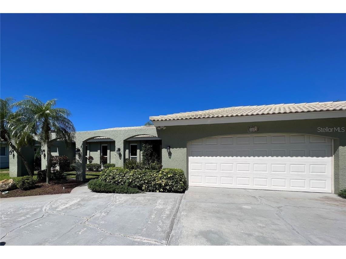 2083 Hawaii Avenue NE Saint Petersburg FL 33703 - TAMPA BAY U8209157 image1