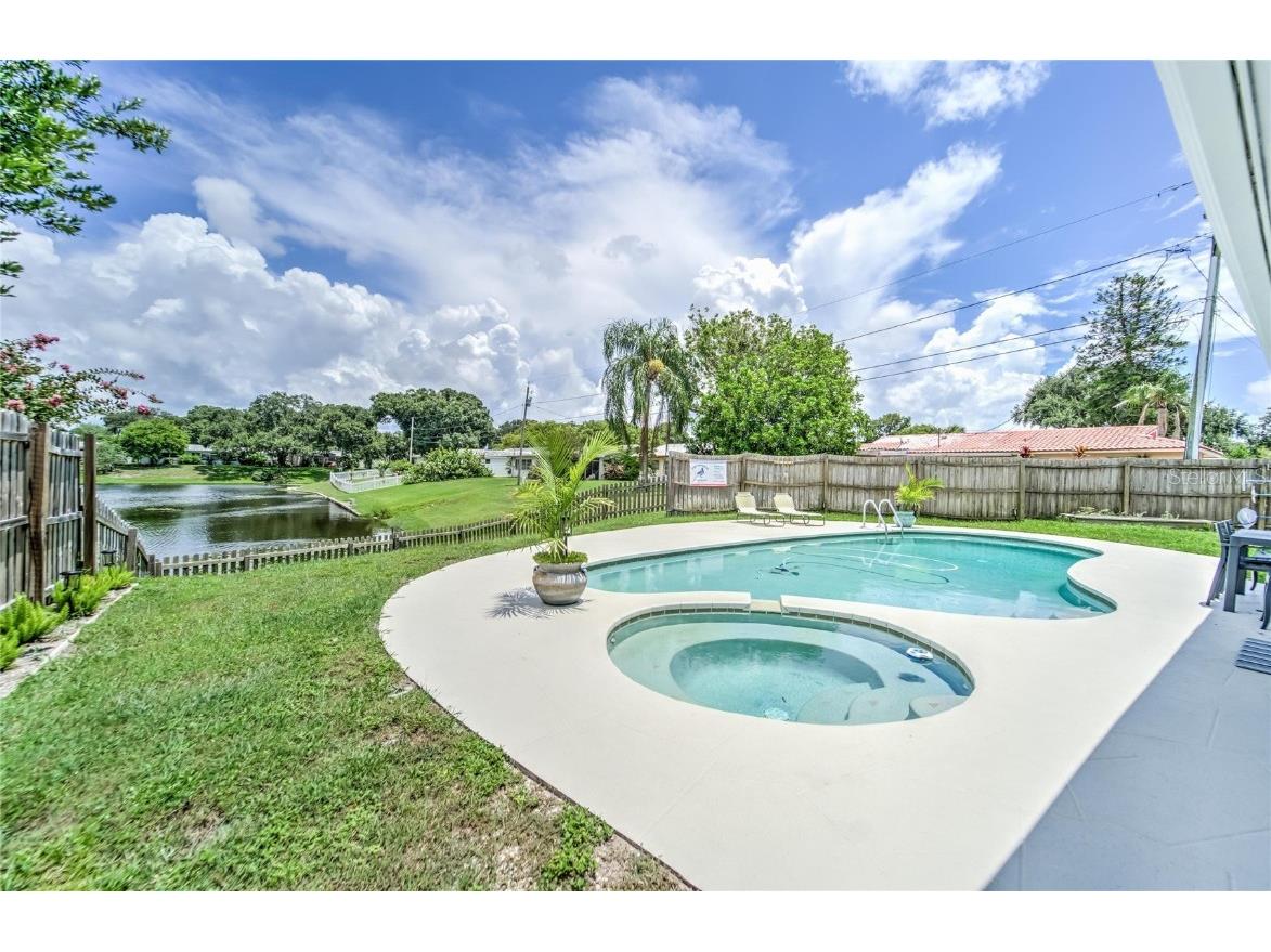 2084 Forest Drive Clearwater FL 33763 - Mallard Lake T3518701 image1