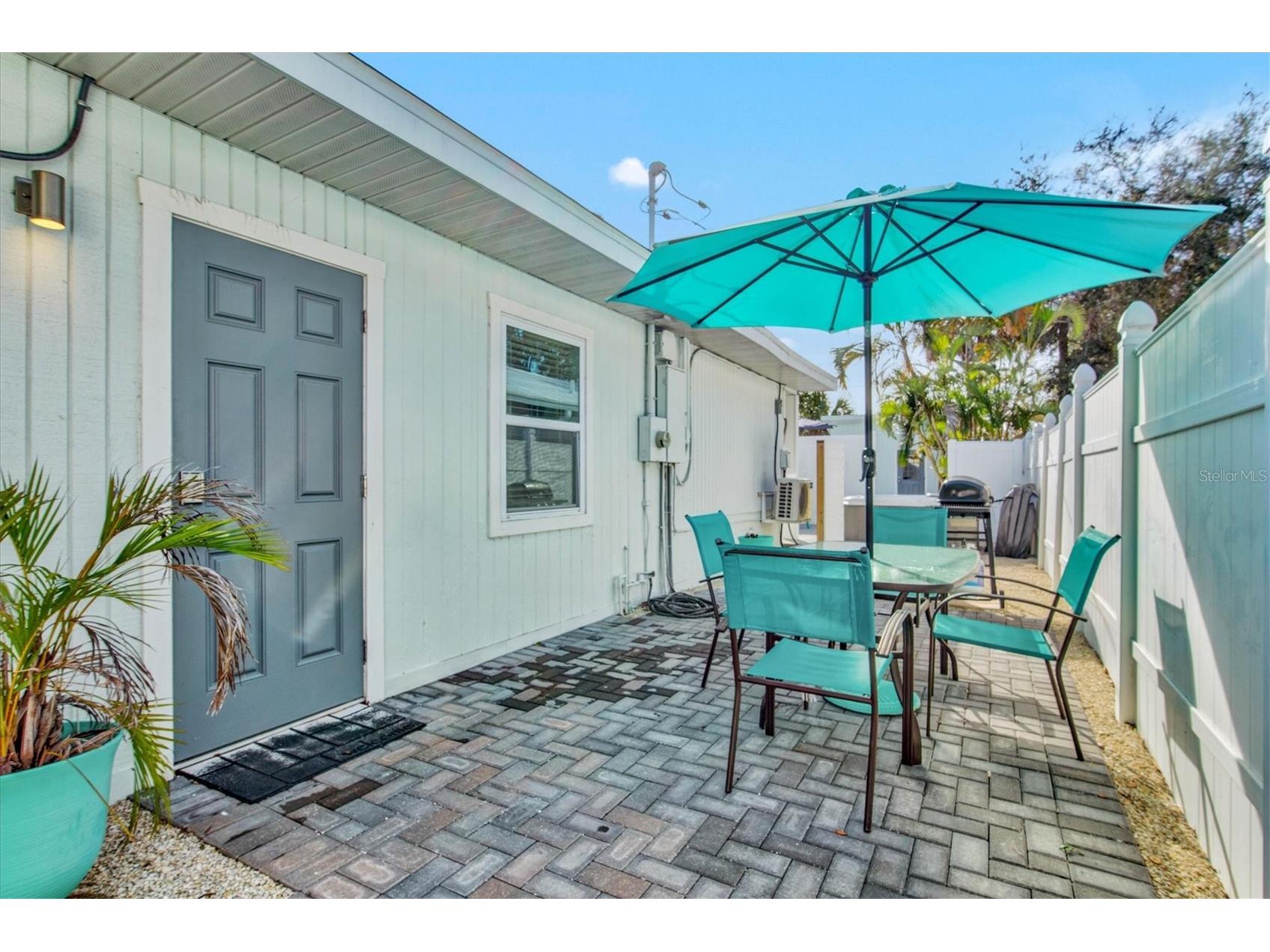 2084 Grove Street #B Sarasota FL 34239 A4689586 image13
