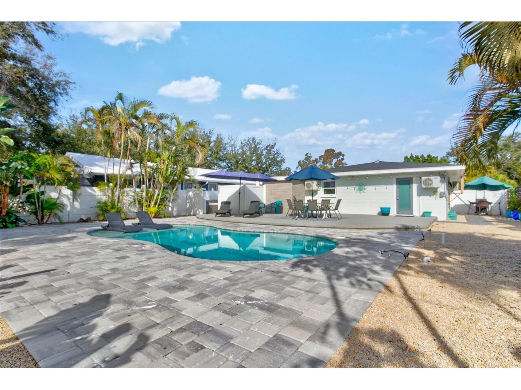 2084 Grove Street #B Sarasota FL 34239 A4689586 image18