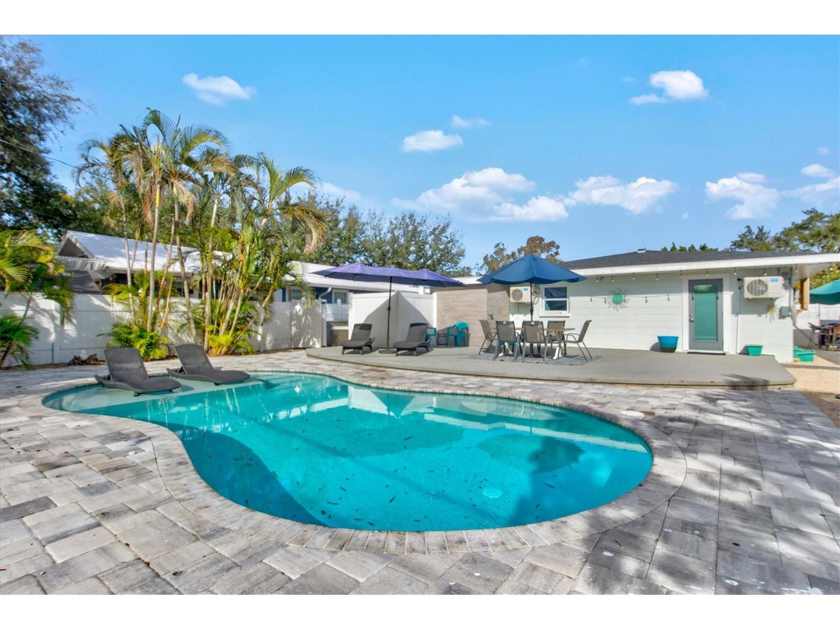 2084 Grove Street #B Sarasota FL 34239 A4689586 image19