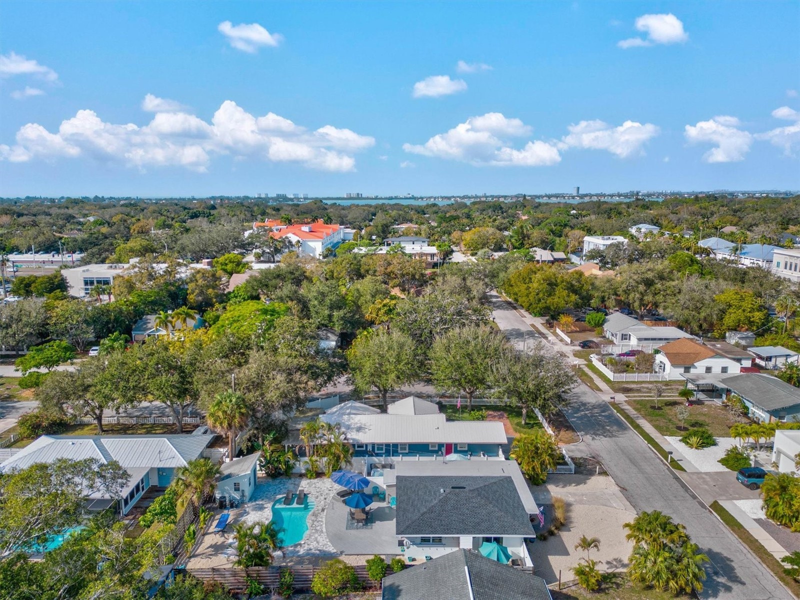 2084 Grove Street #B Sarasota FL 34239 A4689586 image25
