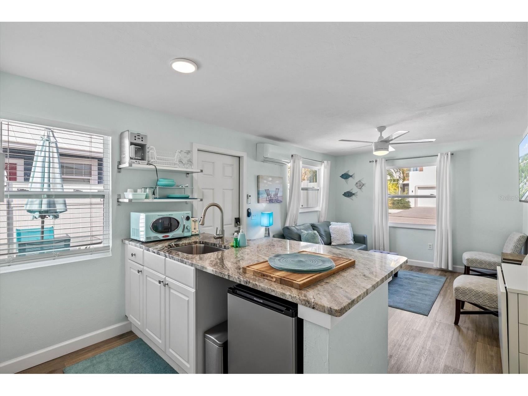2084 Grove Street #B Sarasota FL 34239 A4689586 image3