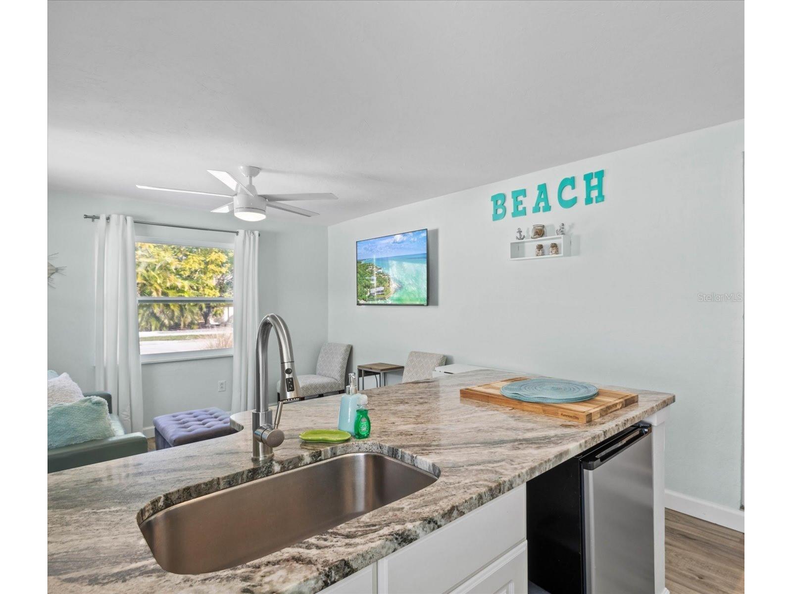2084 Grove Street #B Sarasota FL 34239 A4689586 image4