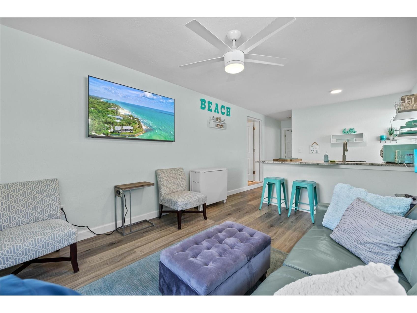 2084 Grove Street #B Sarasota FL 34239 A4689586 image5