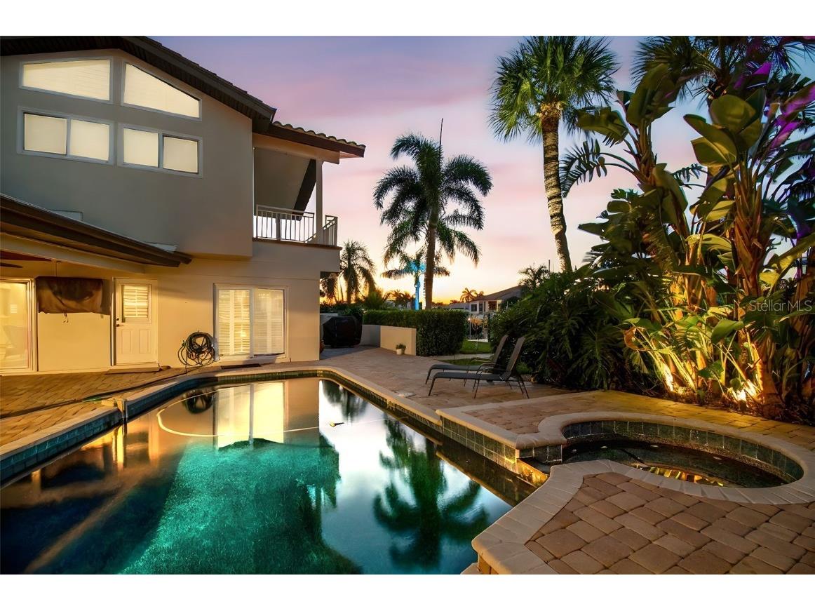 2085 Massachusetts Avenue NE Saint Petersburg FL 33703 - TAMPA BAY TB8414755 image2