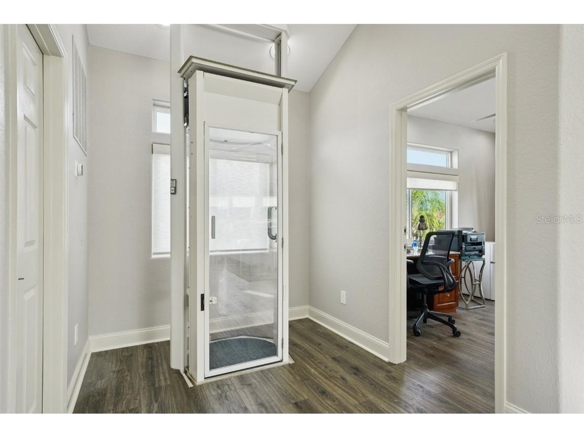 2085 Massachusetts Avenue NE Saint Petersburg FL 33703 - TAMPA BAY TB8414755 image25