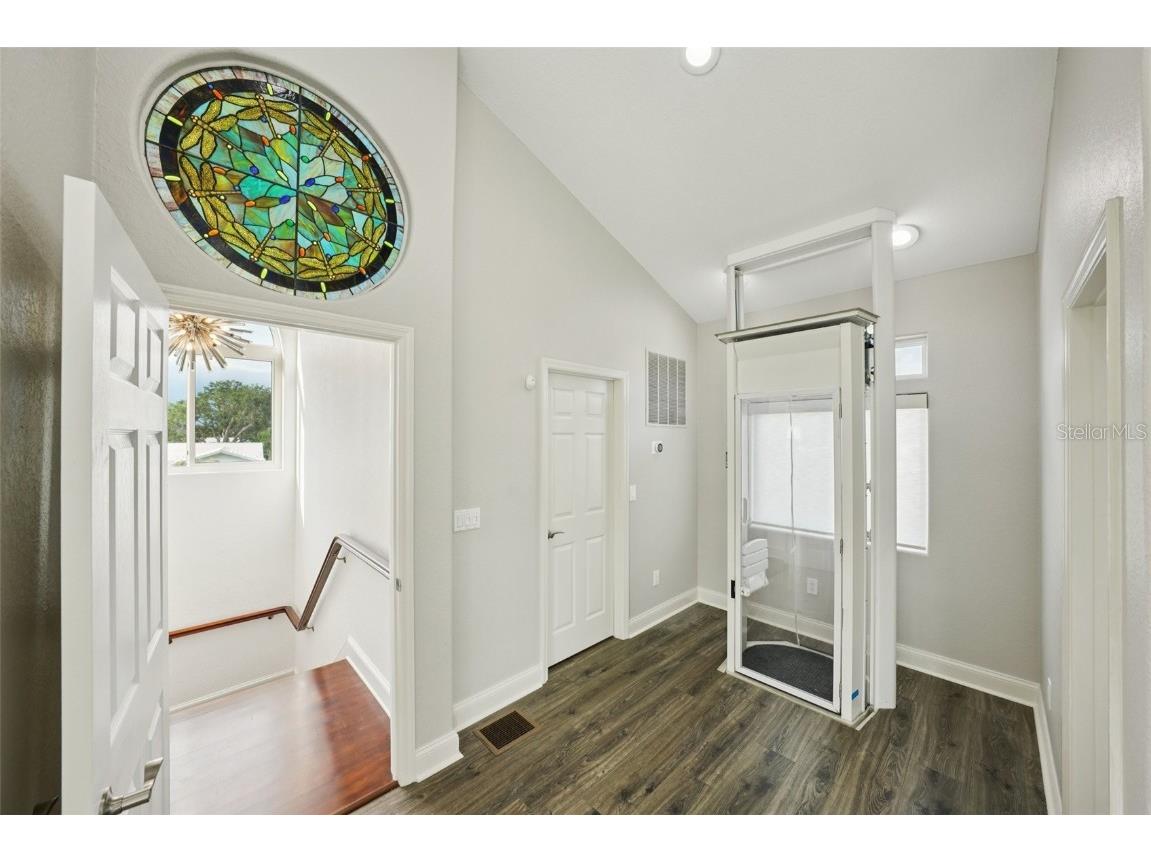 2085 Massachusetts Avenue NE Saint Petersburg FL 33703 - TAMPA BAY TB8414755 image26