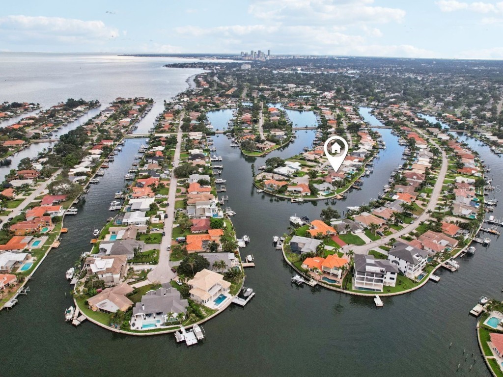 2085 Massachusetts Avenue NE Saint Petersburg FL 33703 - TAMPA BAY TB8414755 image3