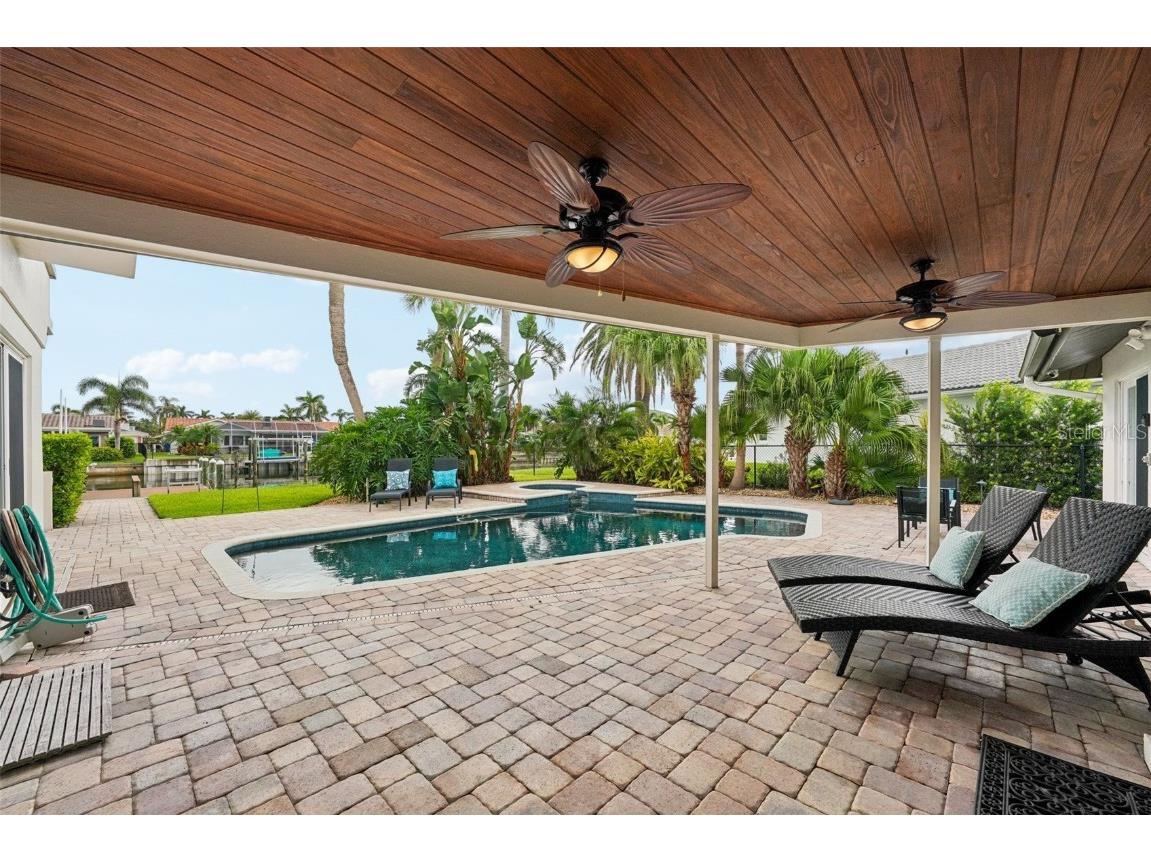 2085 Massachusetts Avenue NE Saint Petersburg FL 33703 - TAMPA BAY TB8414755 image34