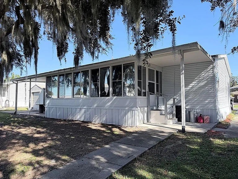 2086 Starboard Drive Geneva FL 32732 OM723829 image24
