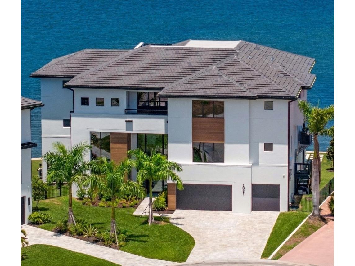 2087 Michigan Avenue NE Saint Petersburg FL 33703 - TAMPA BAY TB8386859 image1