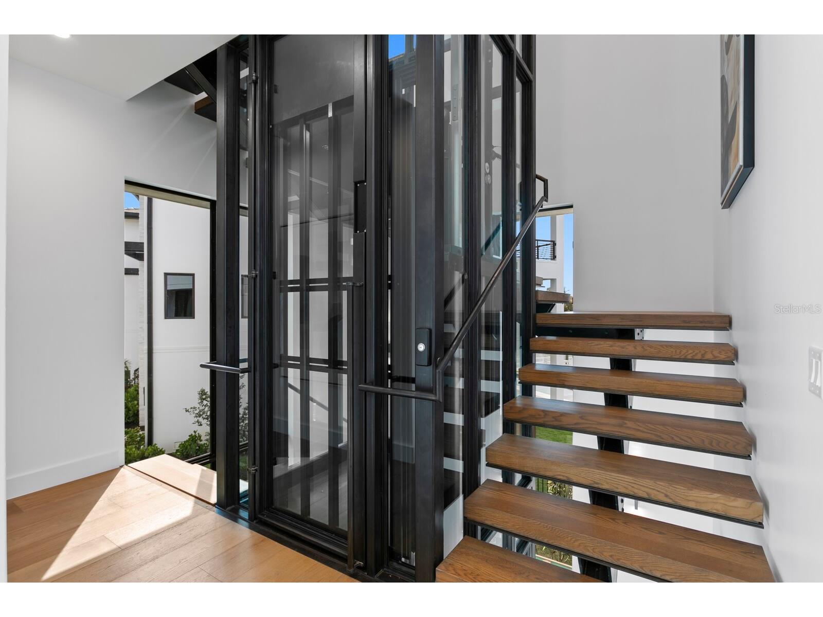 2087 Michigan Avenue NE Saint Petersburg FL 33703 - TAMPA BAY TB8386859 image24