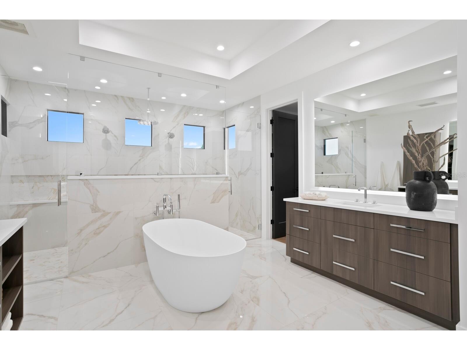 2087 Michigan Avenue NE Saint Petersburg FL 33703 - TAMPA BAY TB8386859 image36