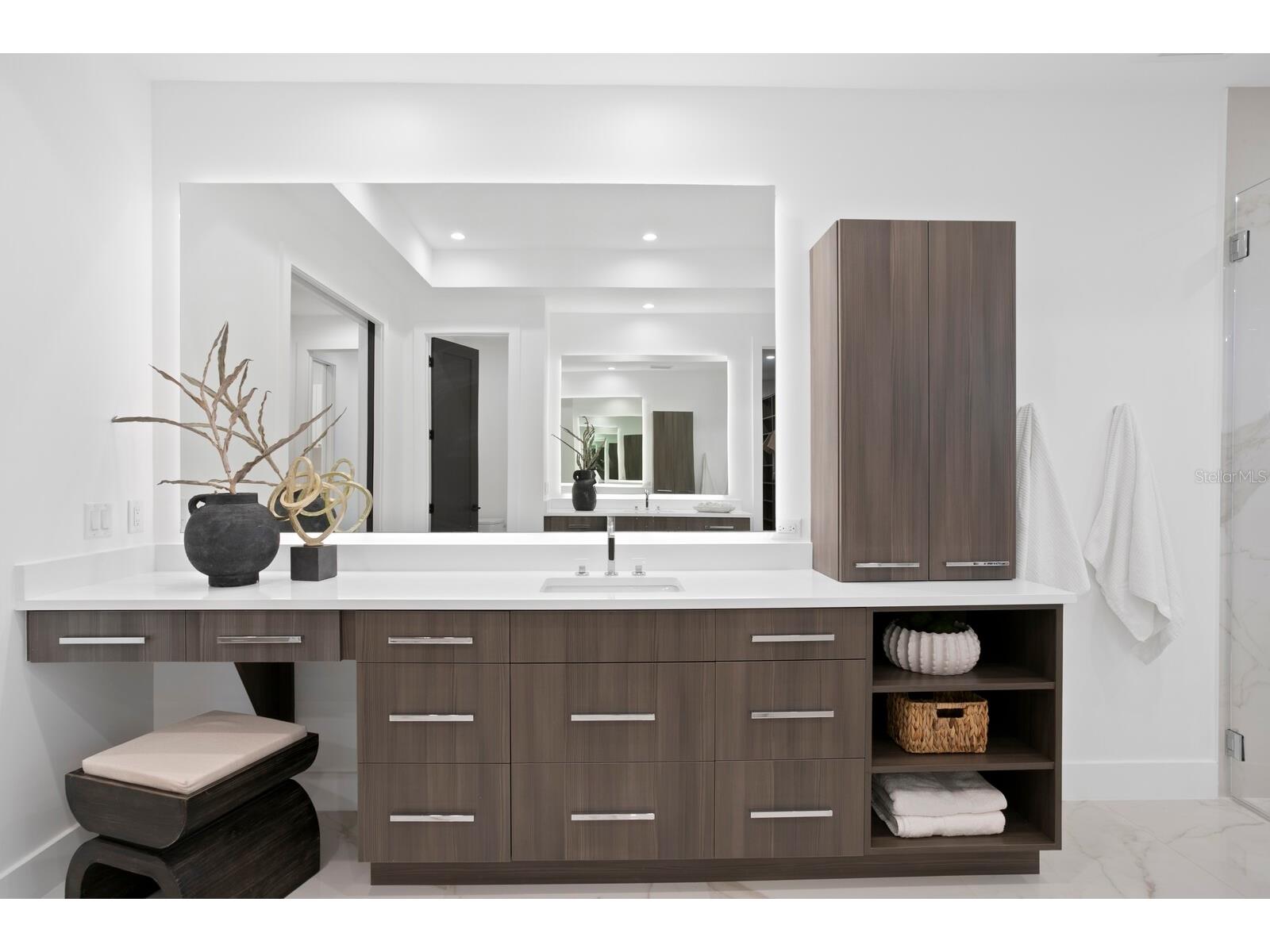 2087 Michigan Avenue NE Saint Petersburg FL 33703 - TAMPA BAY TB8386859 image37