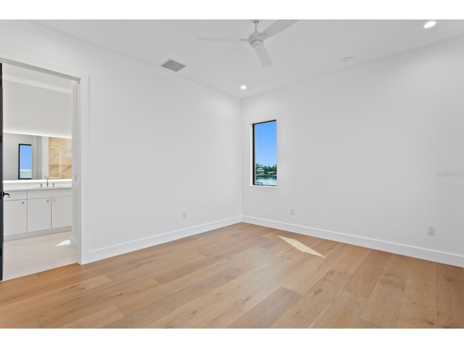 2087 Michigan Avenue NE Saint Petersburg FL 33703 - TAMPA BAY TB8386859 image42