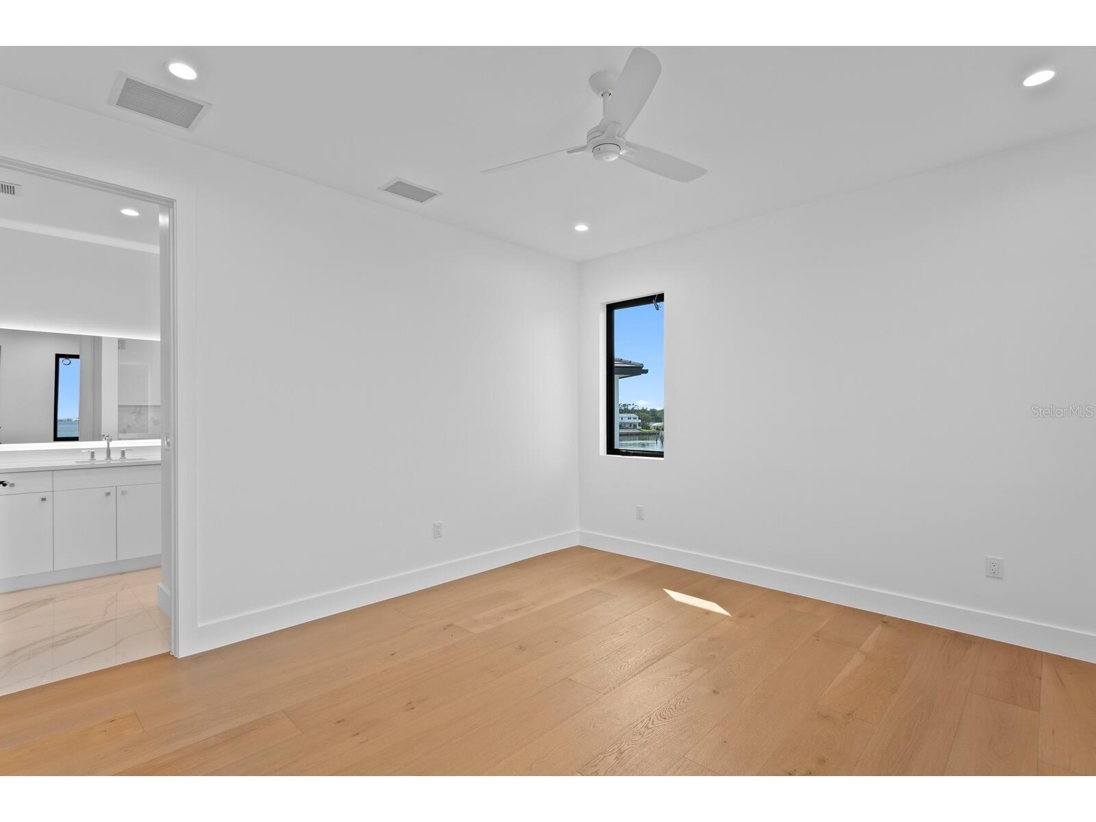 2087 Michigan Avenue NE Saint Petersburg FL 33703 - TAMPA BAY TB8386859 image44