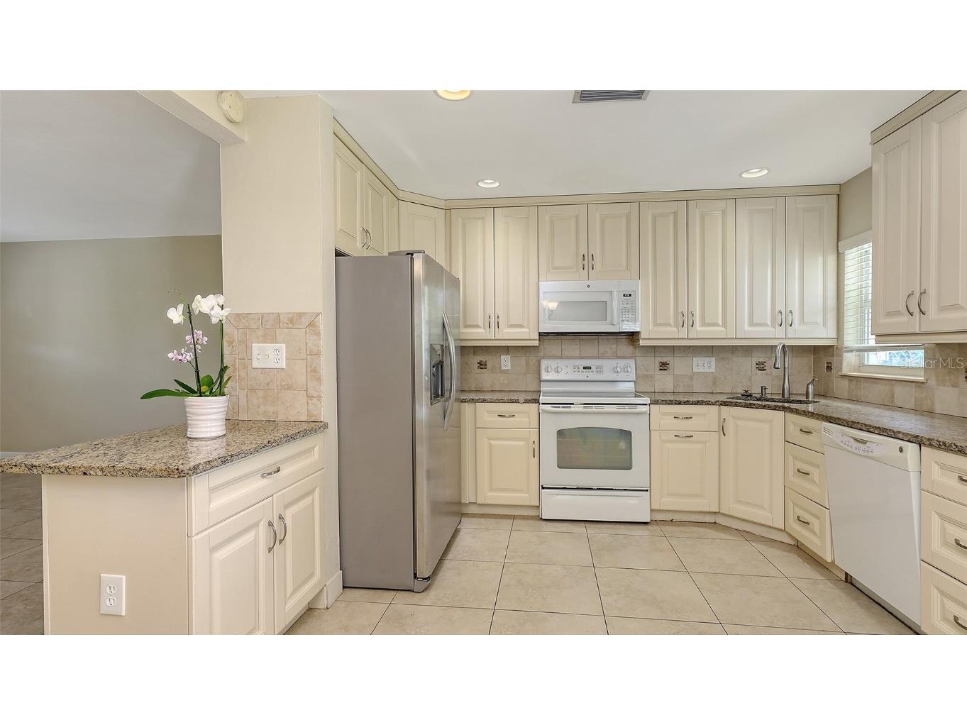 2088 Grove Street Sarasota FL 34239 A4656524 image10