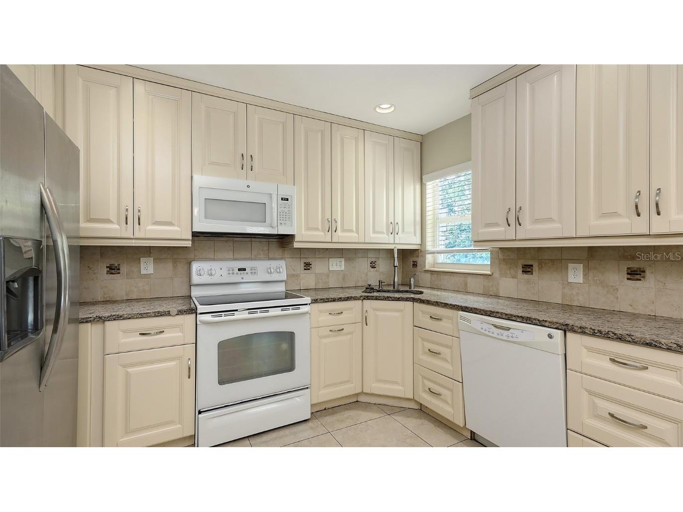 2088 Grove Street Sarasota FL 34239 A4656524 image12