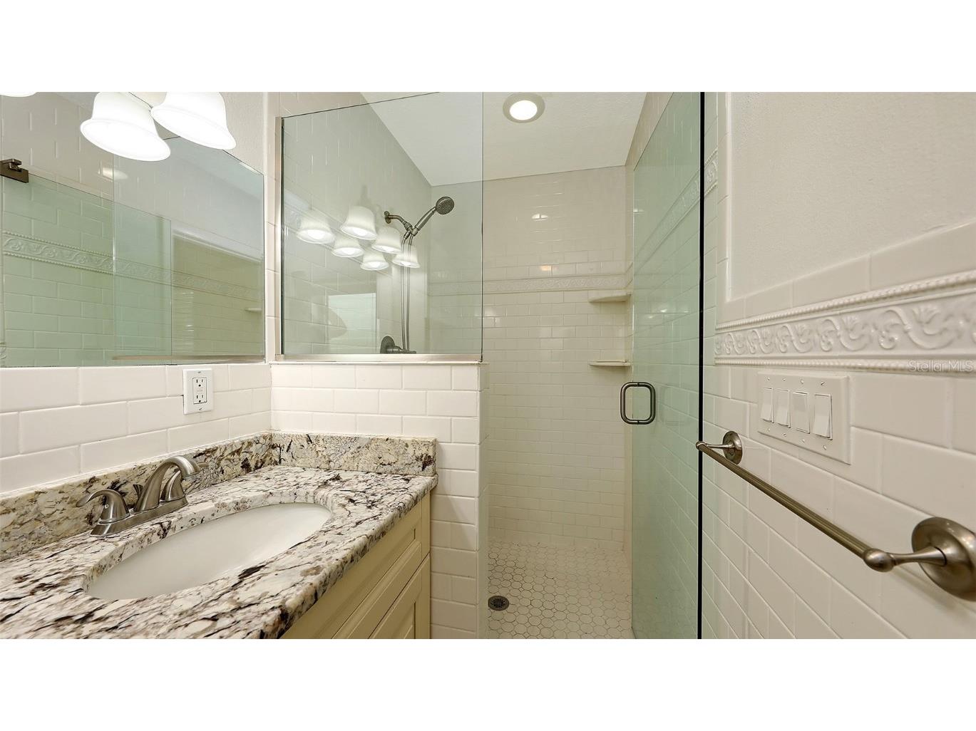 2088 Grove Street Sarasota FL 34239 A4656524 image24