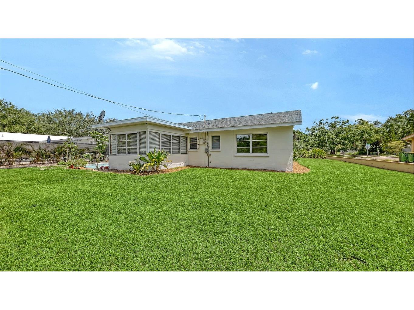 2088 Grove Street Sarasota FL 34239 A4656524 image28