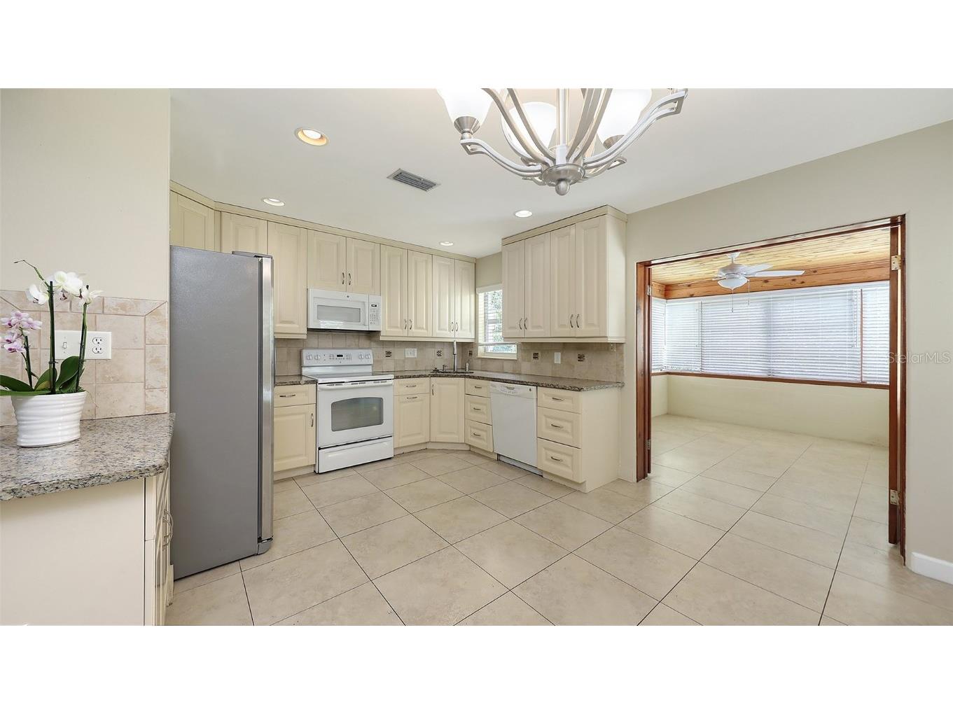 2088 Grove Street Sarasota FL 34239 A4656524 image9