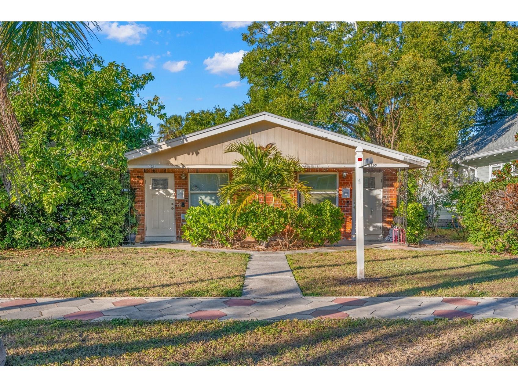 209 12th Avenue N Saint Petersburg FL 33704 TB8463738 image1