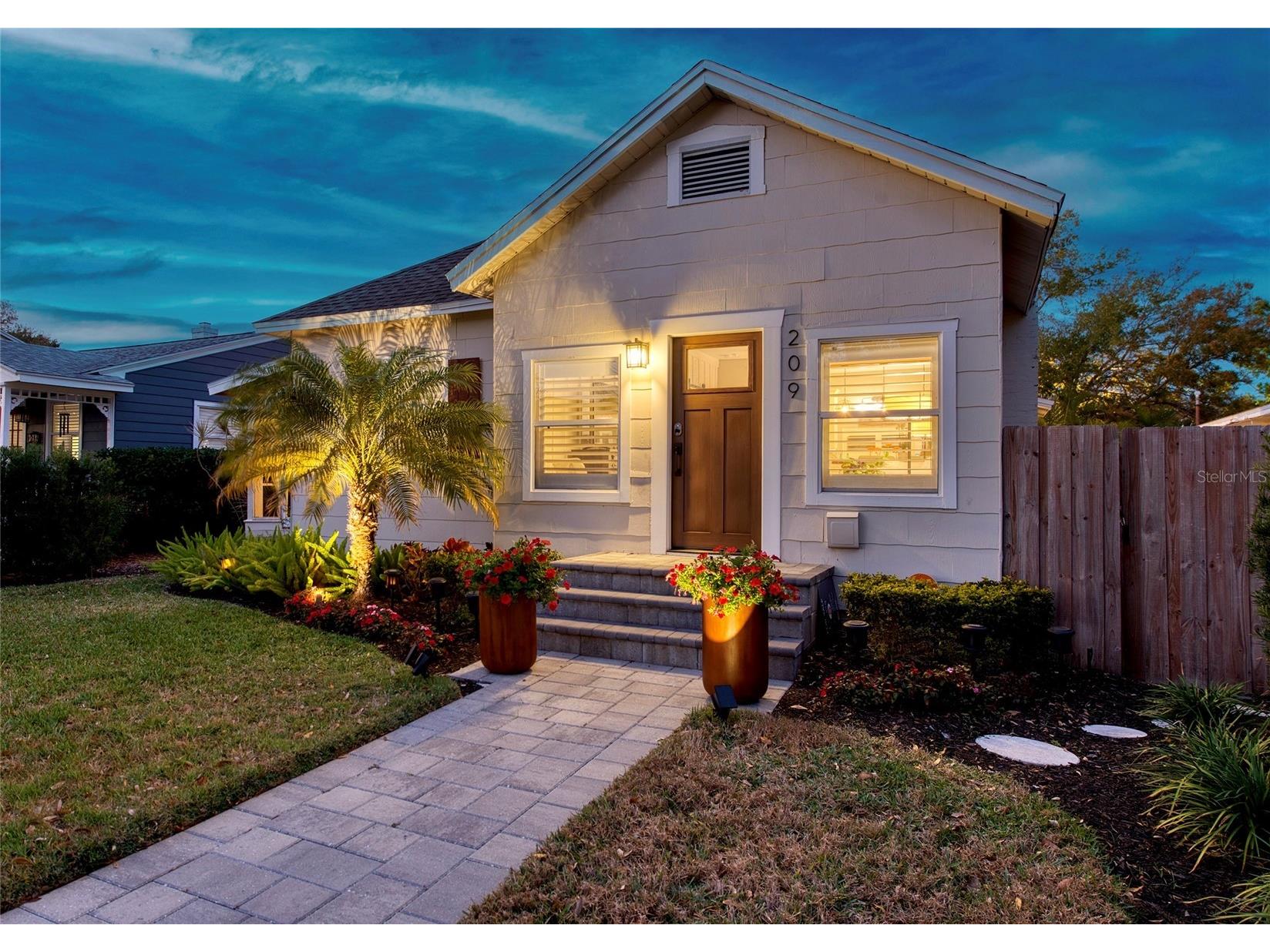 209 35th Avenue N Saint Petersburg FL 33704 TB8474512 image1