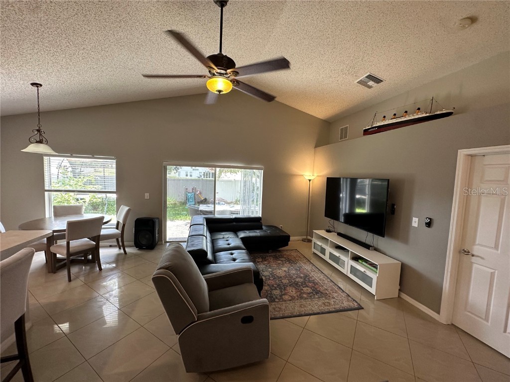 209 Aberdeen Davenport FL 33837 P4937182 image2