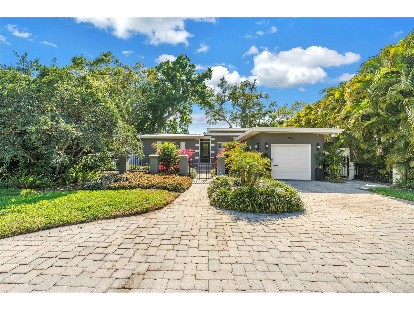 209 Bandera Way NE Saint Petersburg FL 33704 TB8492037 image1