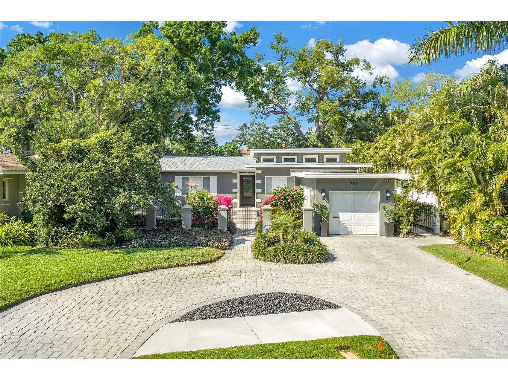 209 Bandera Way NE Saint Petersburg FL 33704 TB8492037 image2