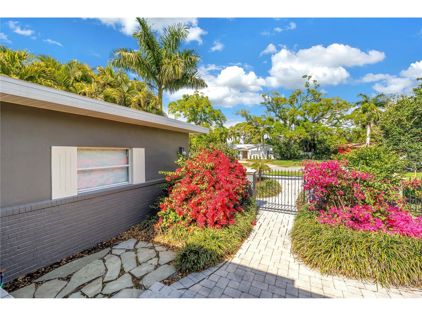 209 Bandera Way NE Saint Petersburg FL 33704 TB8492037 image5