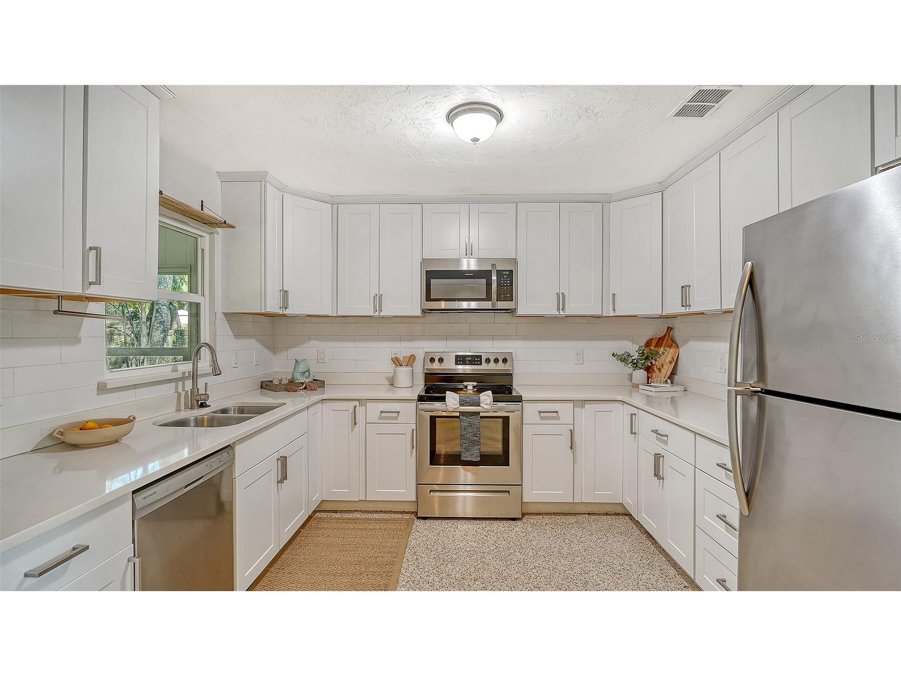 209 Briggs Court Sarasota FL 34237 A4676792 image11