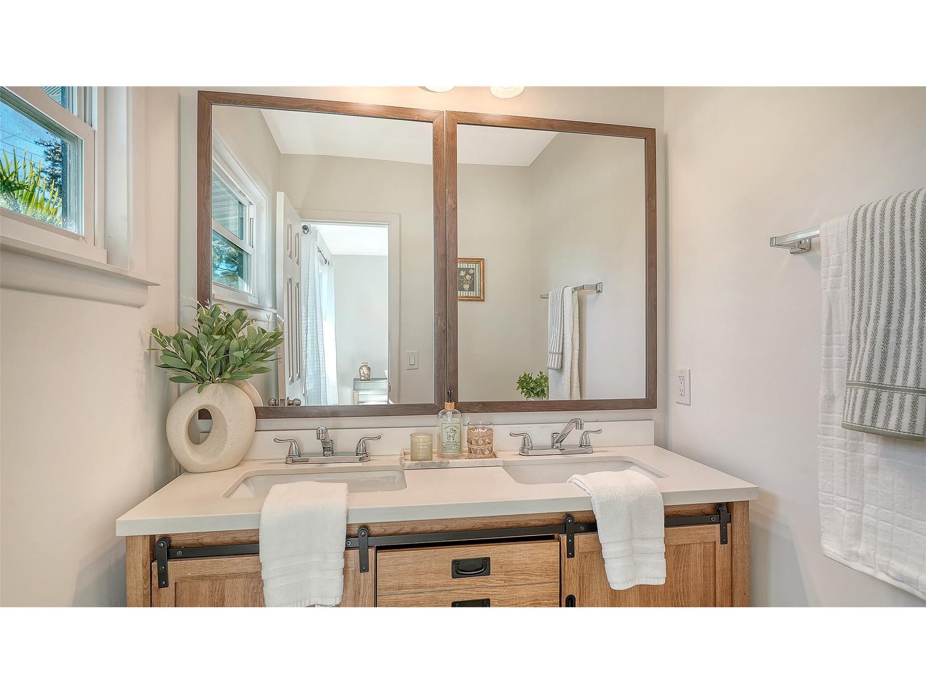 209 Briggs Court Sarasota FL 34237 A4676792 image20