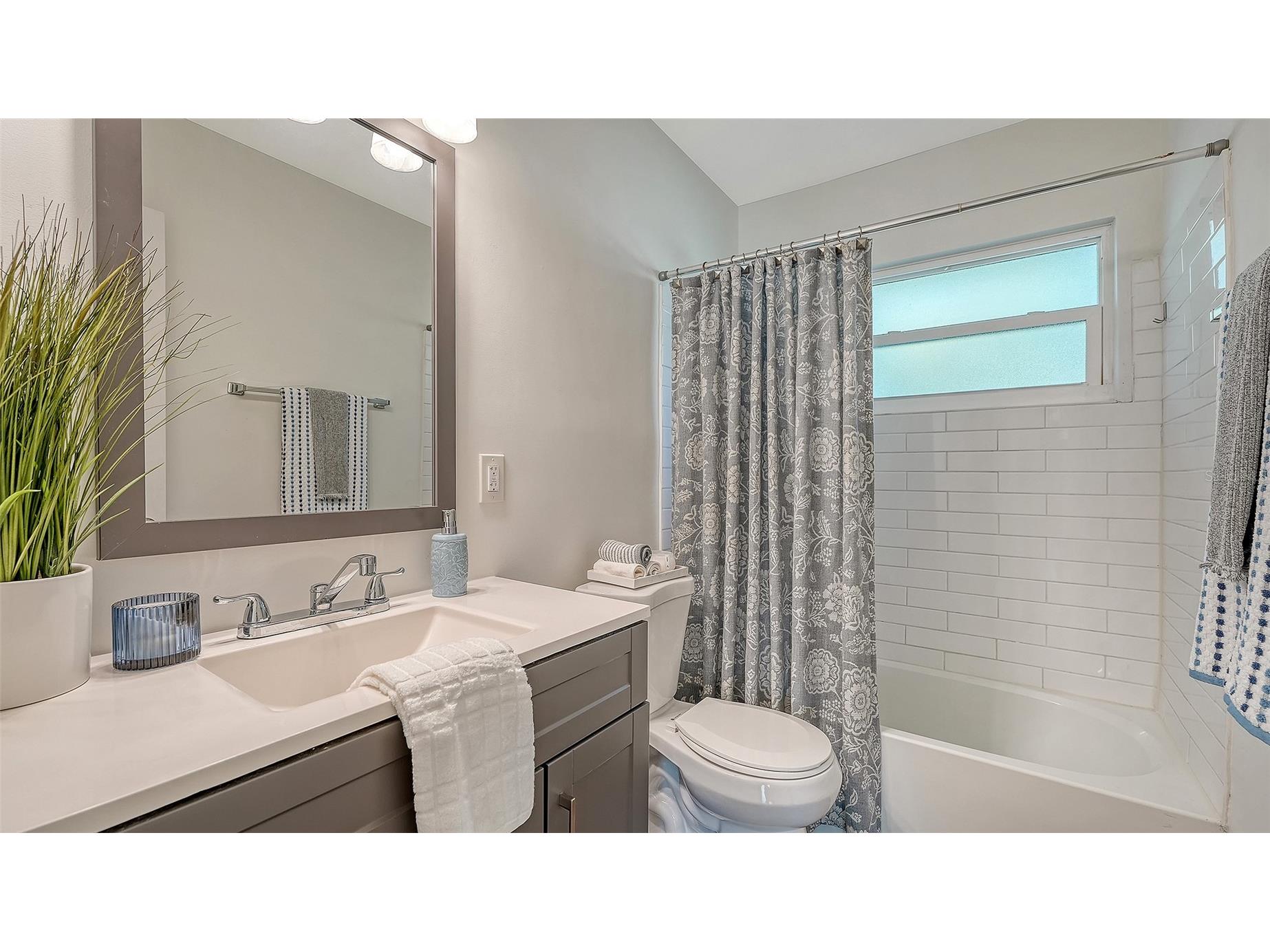 209 Briggs Court Sarasota FL 34237 A4676792 image24