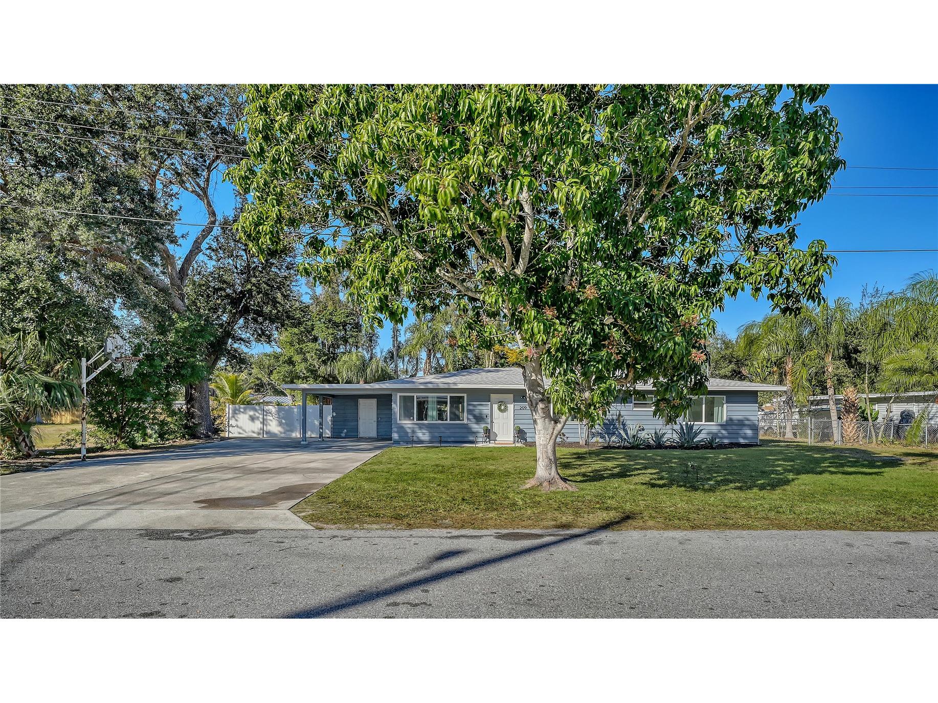 209 Briggs Court Sarasota FL 34237 A4691467 image1