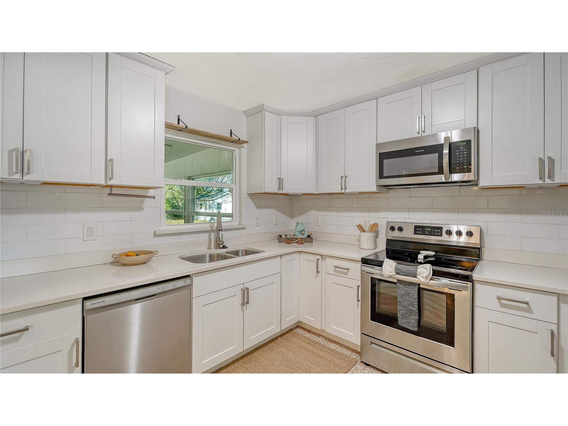 209 Briggs Court Sarasota FL 34237 A4691467 image11