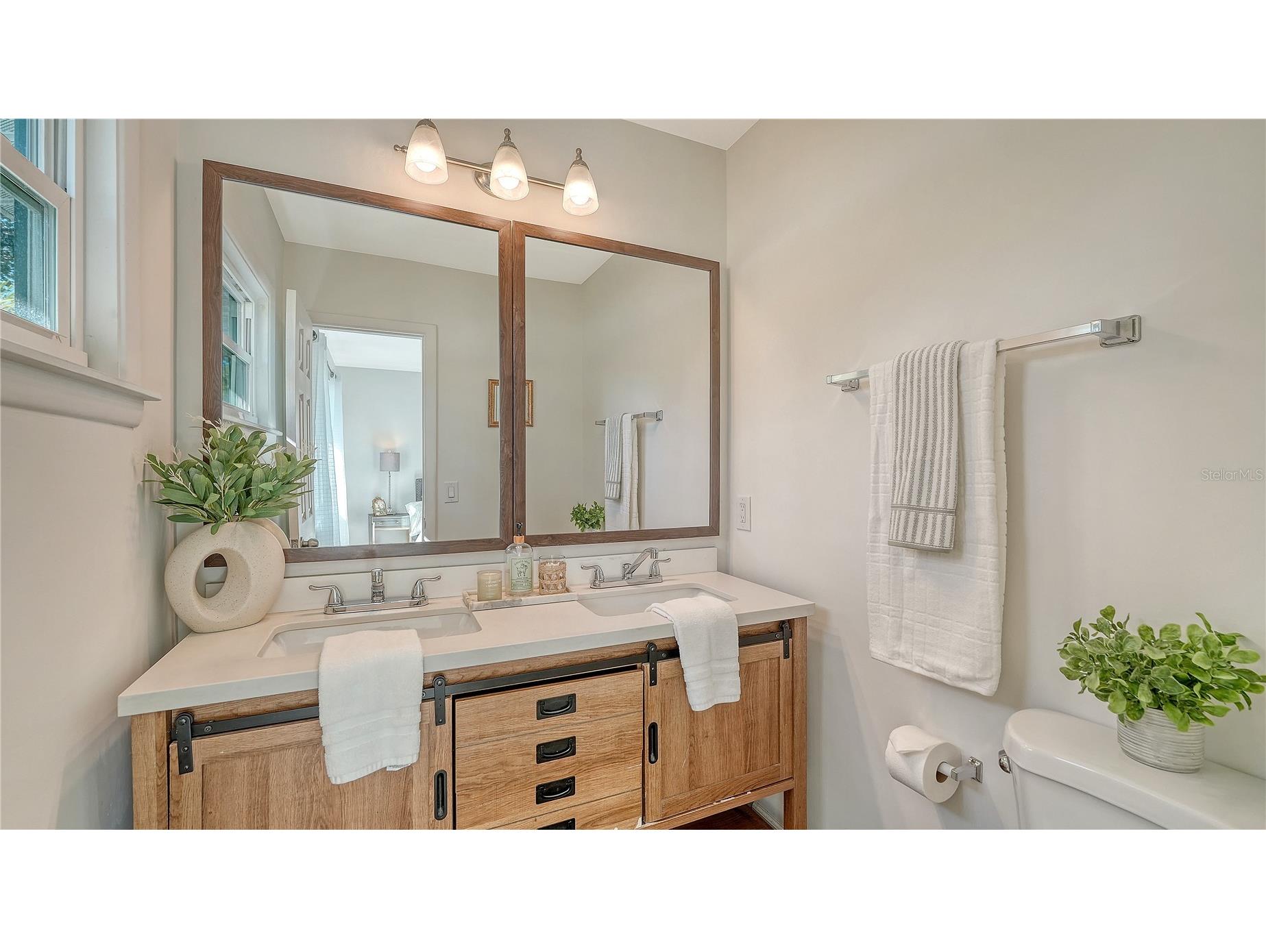 209 Briggs Court Sarasota FL 34237 A4691467 image18