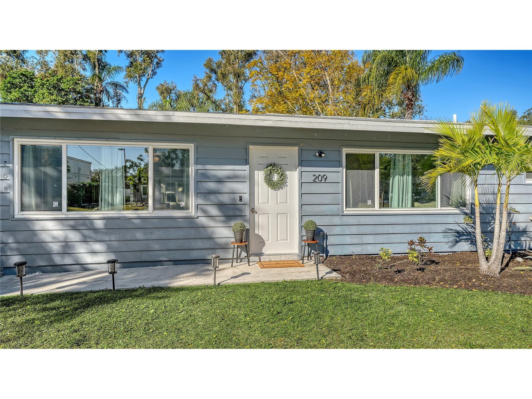 209 Briggs Court Sarasota FL 34237 A4691467 image2