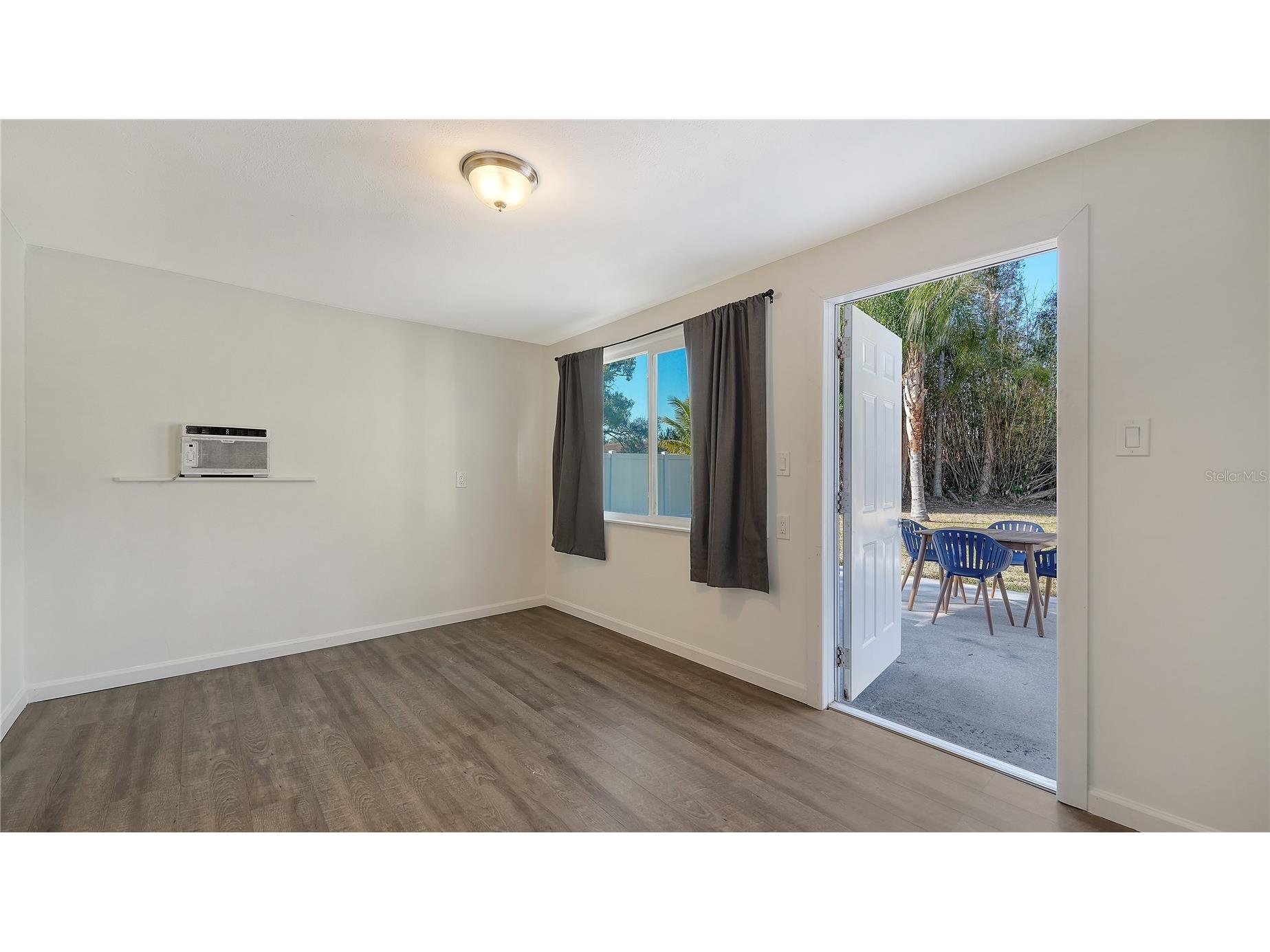 209 Briggs Court Sarasota FL 34237 A4691467 image27