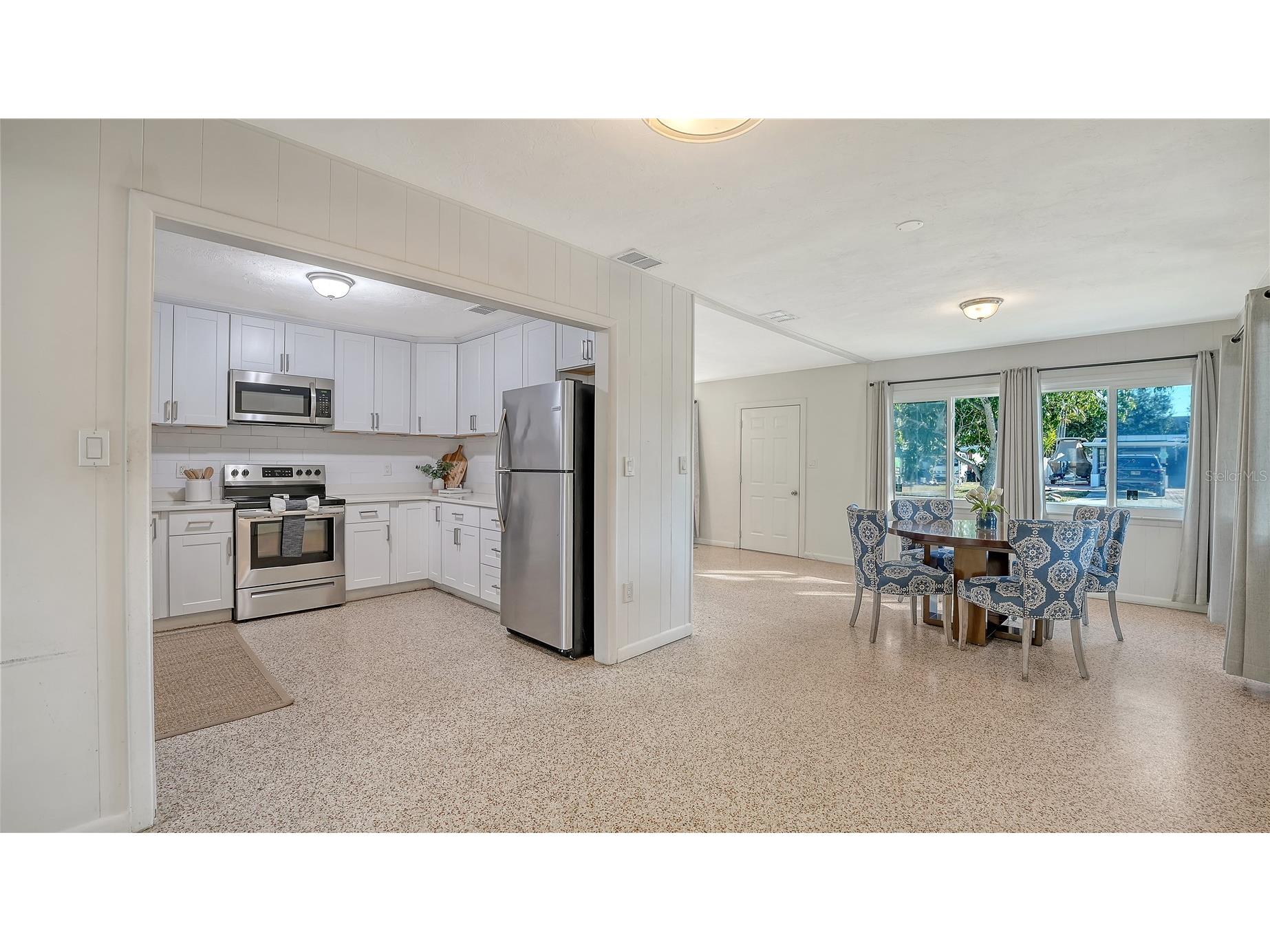 209 Briggs Court Sarasota FL 34237 A4691467 image8