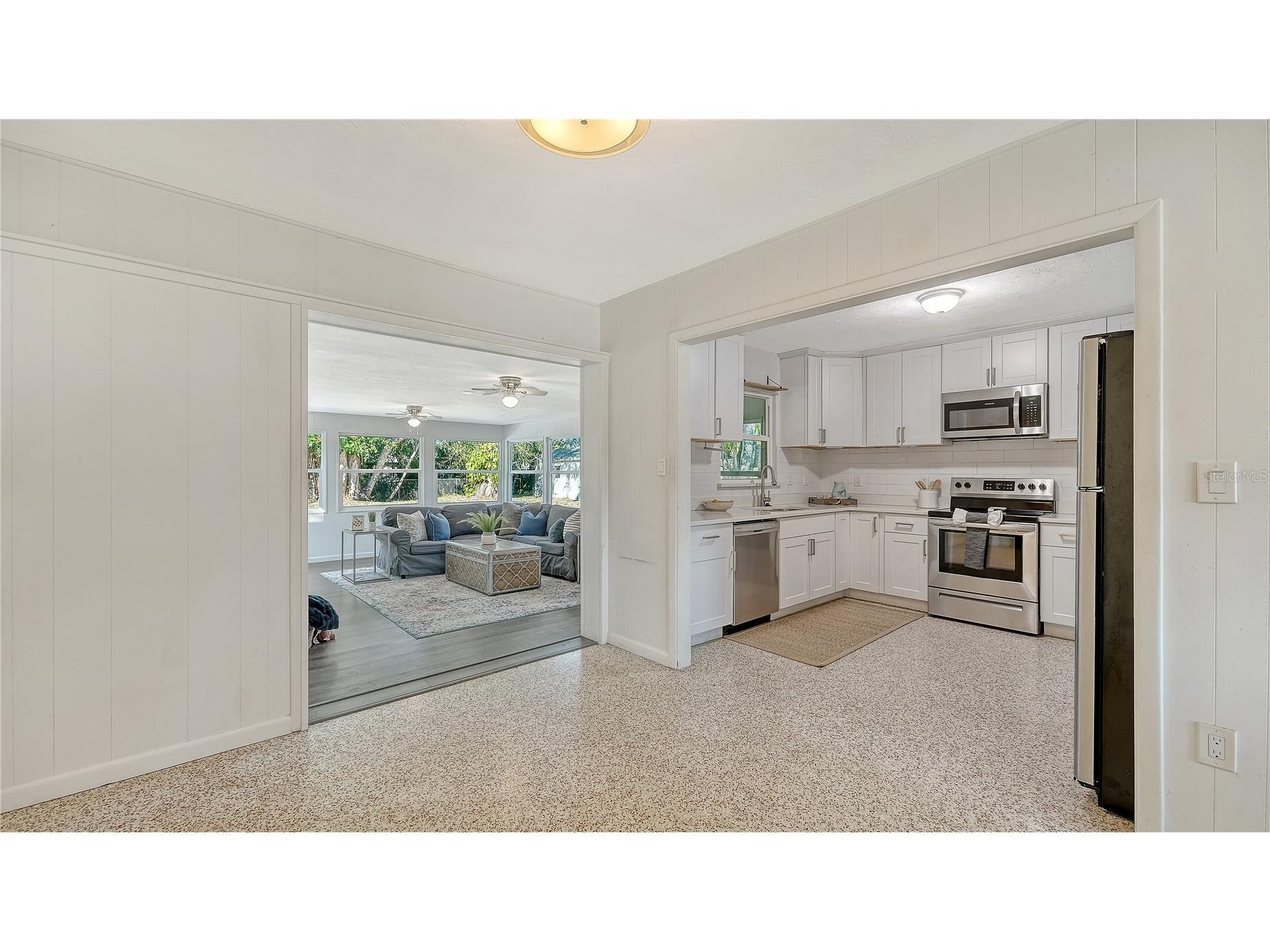 209 Briggs Court Sarasota FL 34237 A4691467 image9