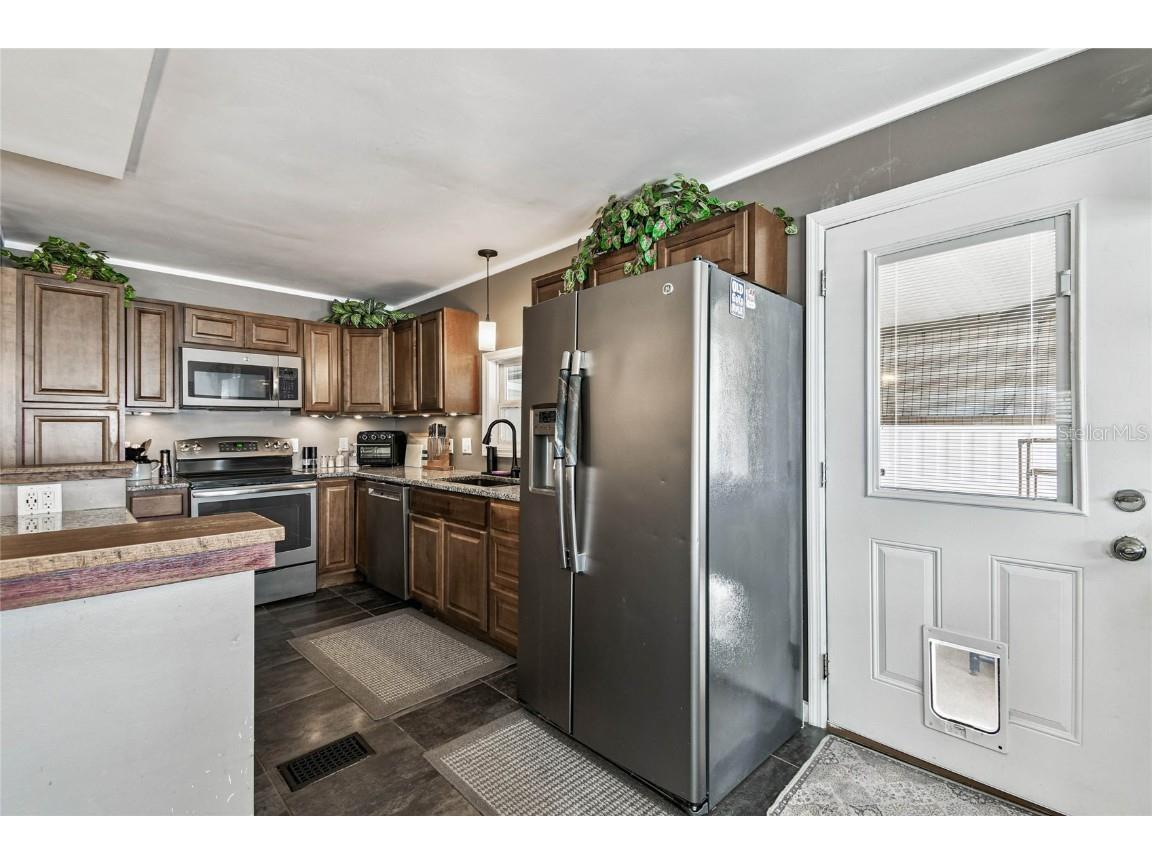 209 E 52nd Avenue Plaza E Bradenton FL 34203 TB8440189 image11