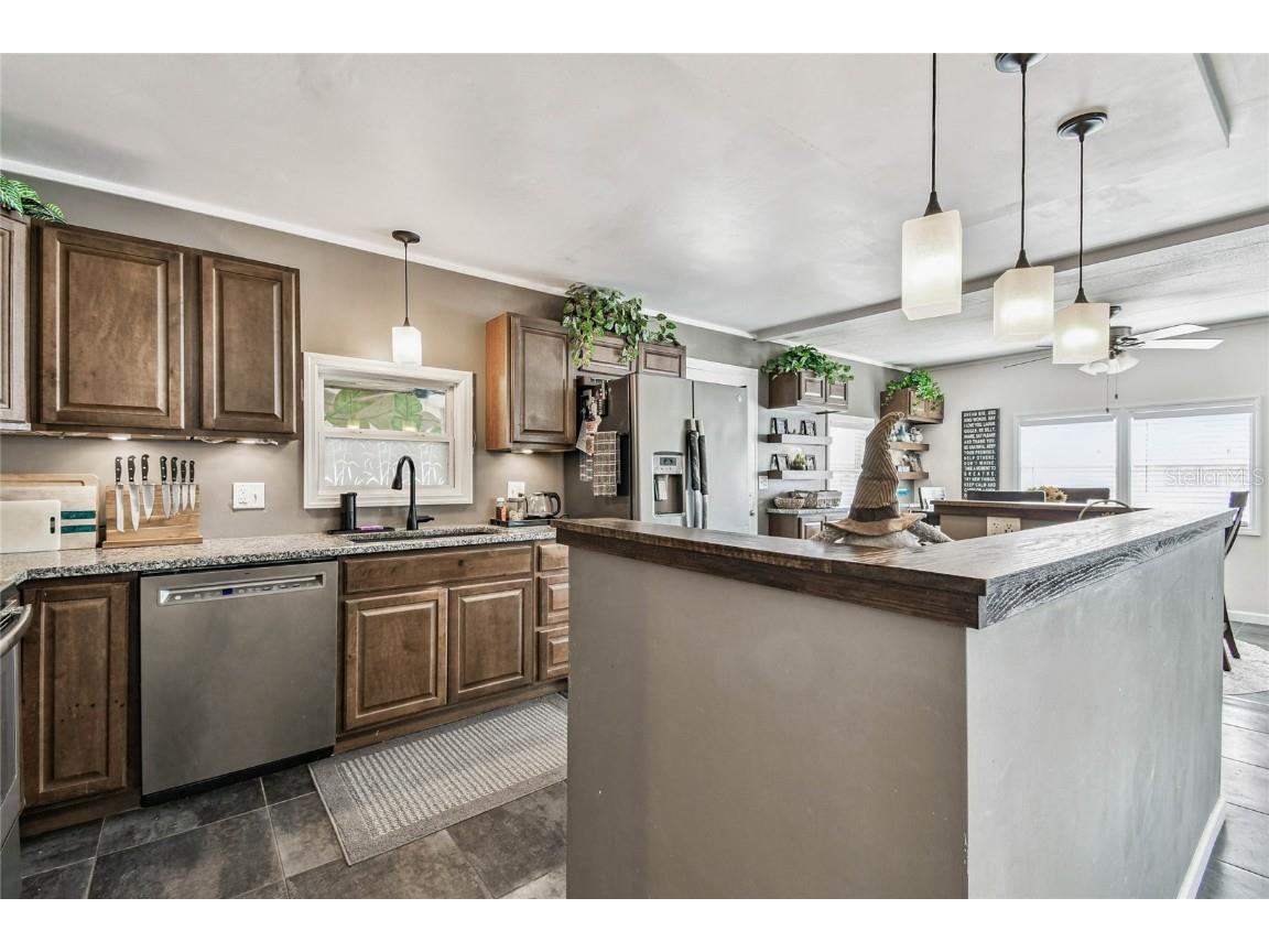 209 E 52nd Avenue Plaza E Bradenton FL 34203 TB8440189 image8