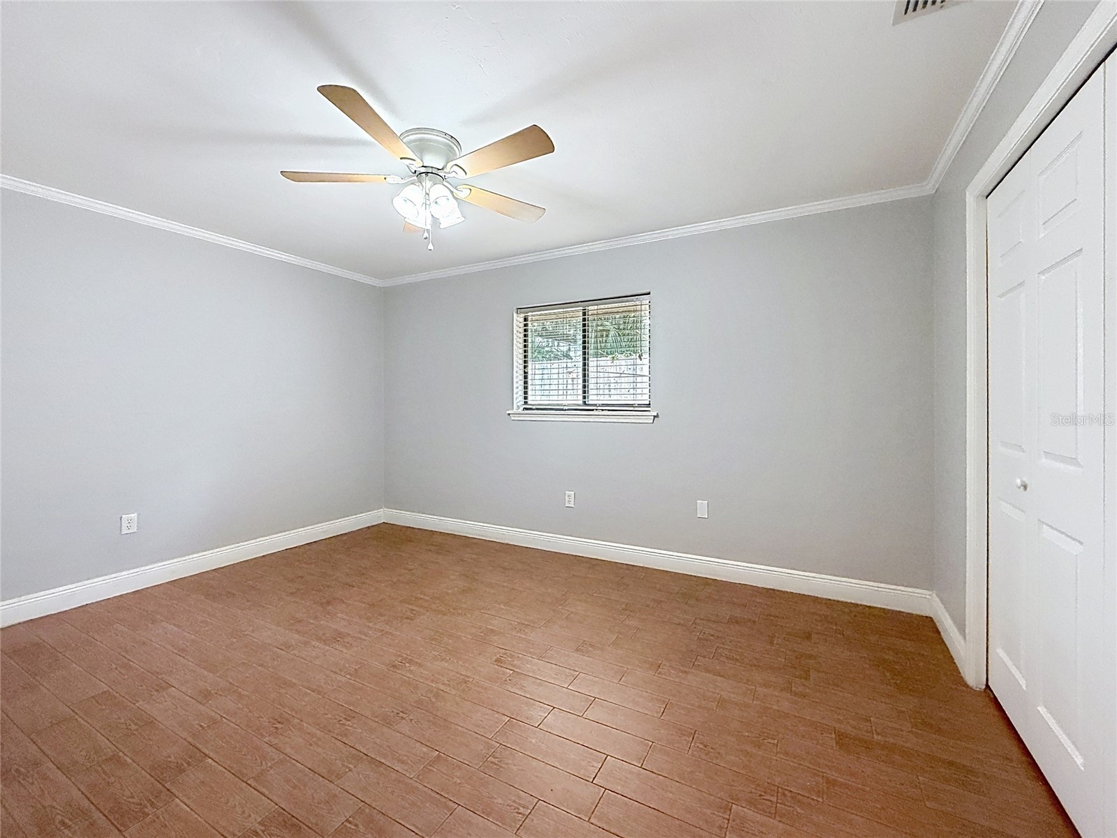 209 First Street Tavares FL 32778 S5142540 image12