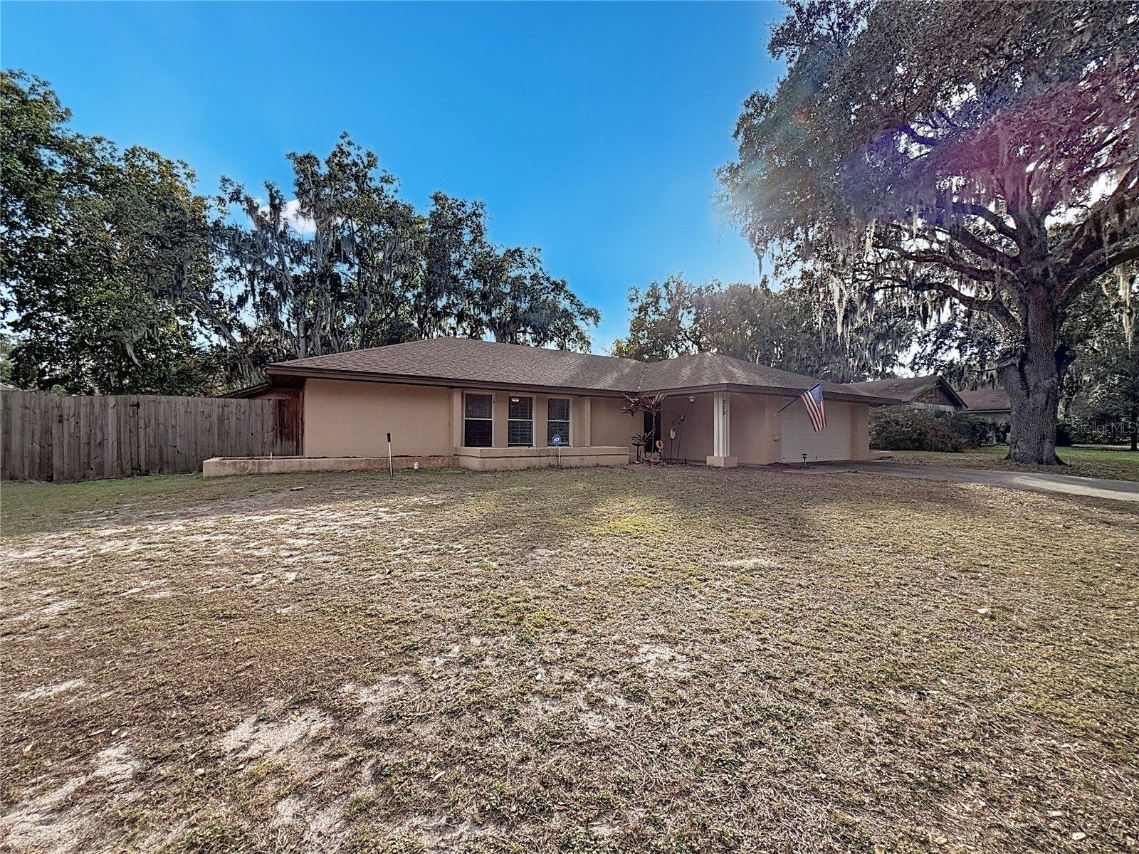 209 First Street Tavares FL 32778 S5142540 image15