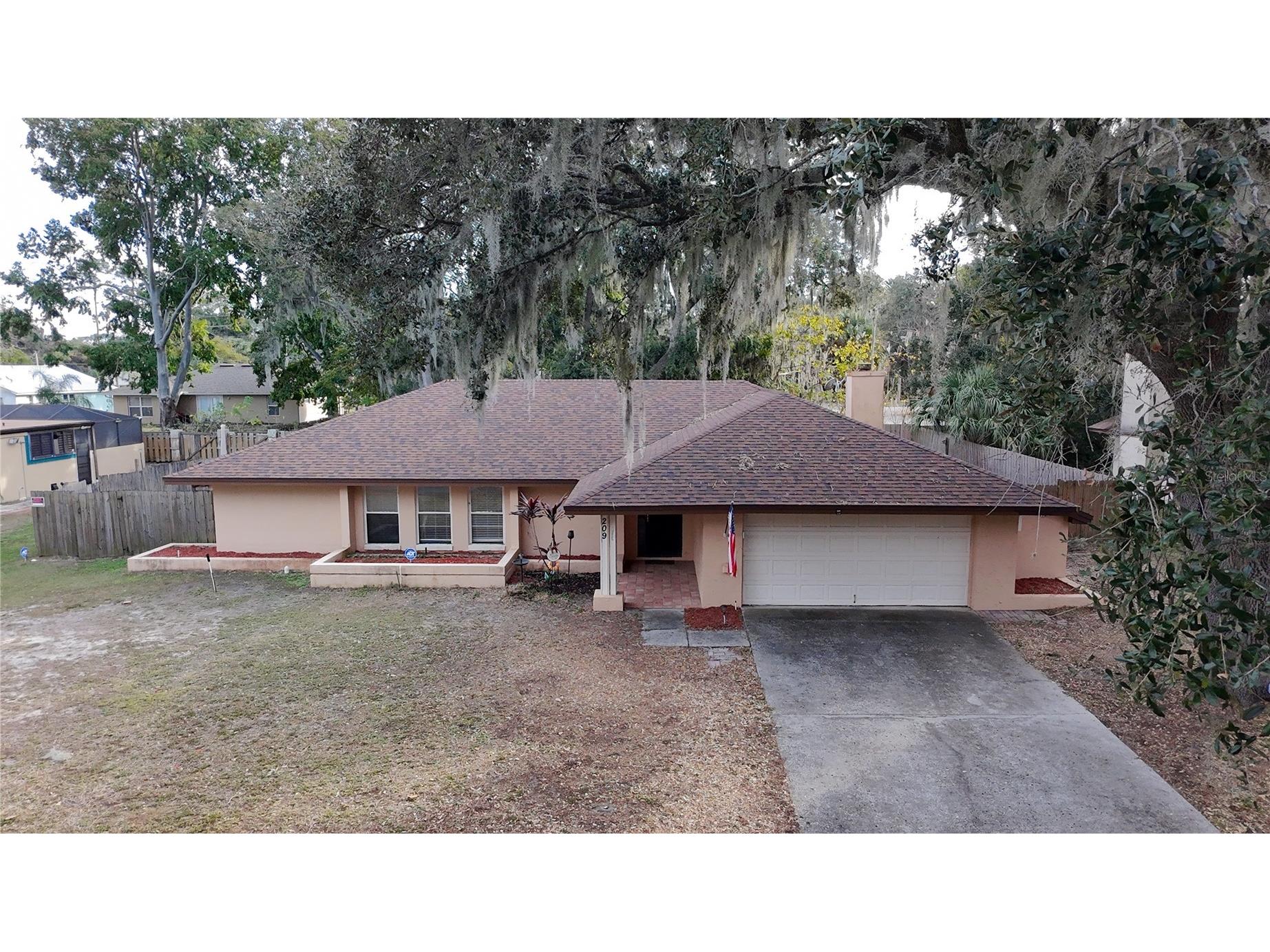 209 First Street Tavares FL 32778 S5142540 image16